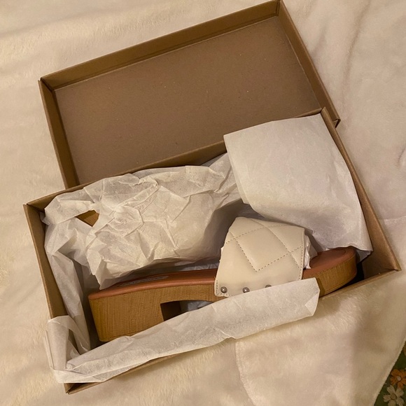 NWT Steve Madden Olaf White Quilted wood sandal - Picture 5 of 5